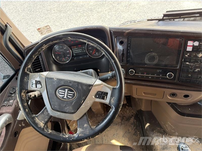 ELAM 550D 6x4 Tractocamion con Dormitorio / T/A Ca Vetopöytäautot