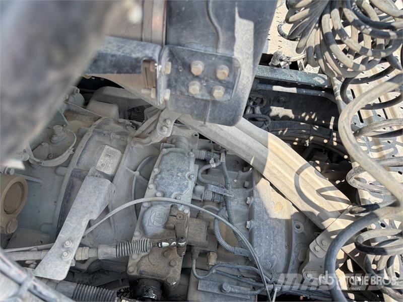 ELAM 550D 6x4 Tractocamion con Dormitorio / T/A Ca Vetopöytäautot