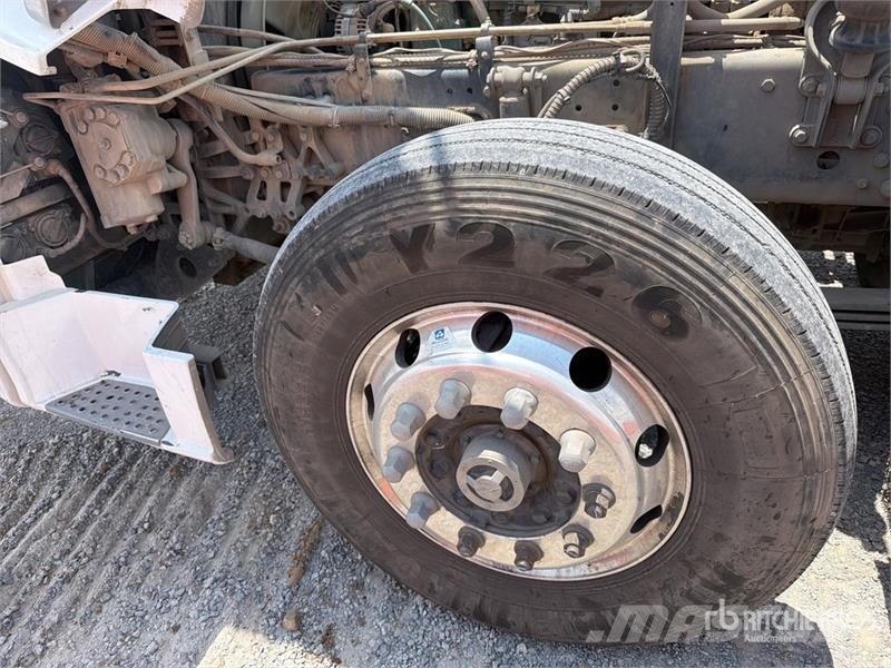 ELAM 550D 6x4 Tractocamion con Dormitorio / T/A Ca Vetopöytäautot