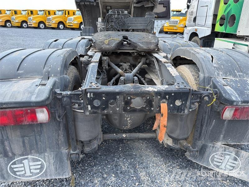 ELAM 550D 6x4 Tractocamion con Dormitorio / T/A Ca Vetopöytäautot