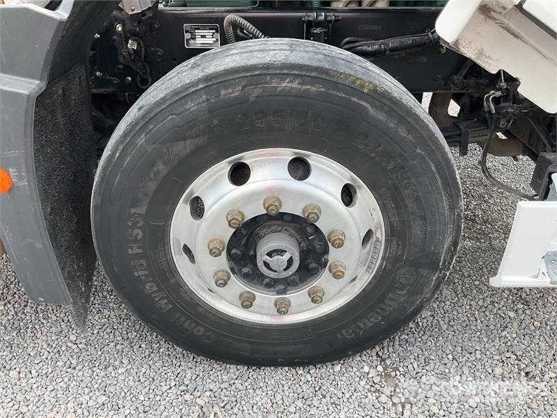 ELAM 550D 6x4 Tractocamion con Dormitorio / T/A Ca Vetopöytäautot