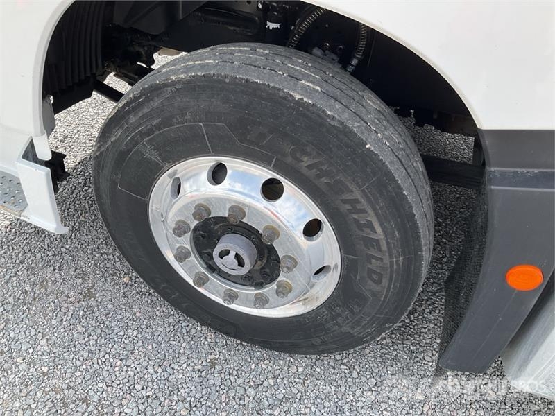 ELAM 550D 6x4 Tractocamion con Dormitorio / T/A Ca Vetopöytäautot