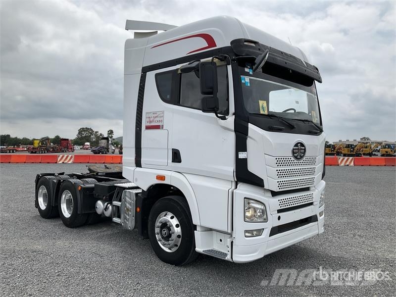 ELAM 550D 6x4 Tractocamion con Dormitorio / T/A Ca Vetopöytäautot