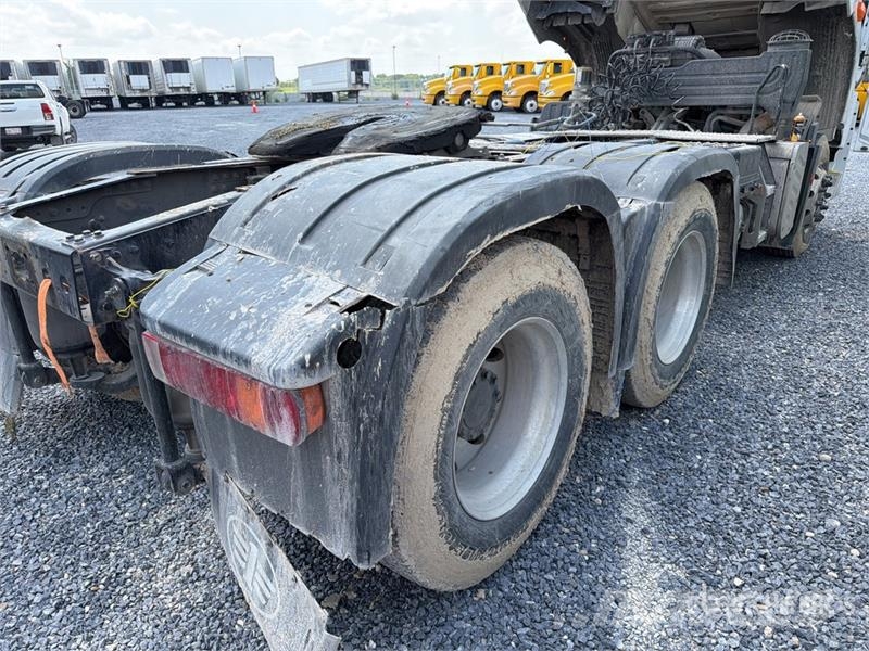 ELAM 550D 6x4 Tractocamion con Dormitorio / T/A Ca Vetopöytäautot