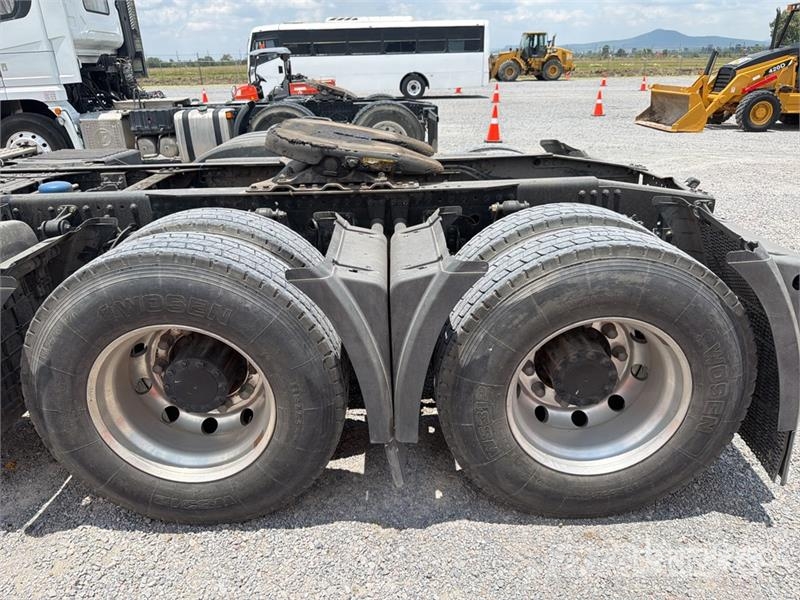 ELAM 550D 6x4 Tractocamion con Dormitorio / T/A Ca Vetopöytäautot