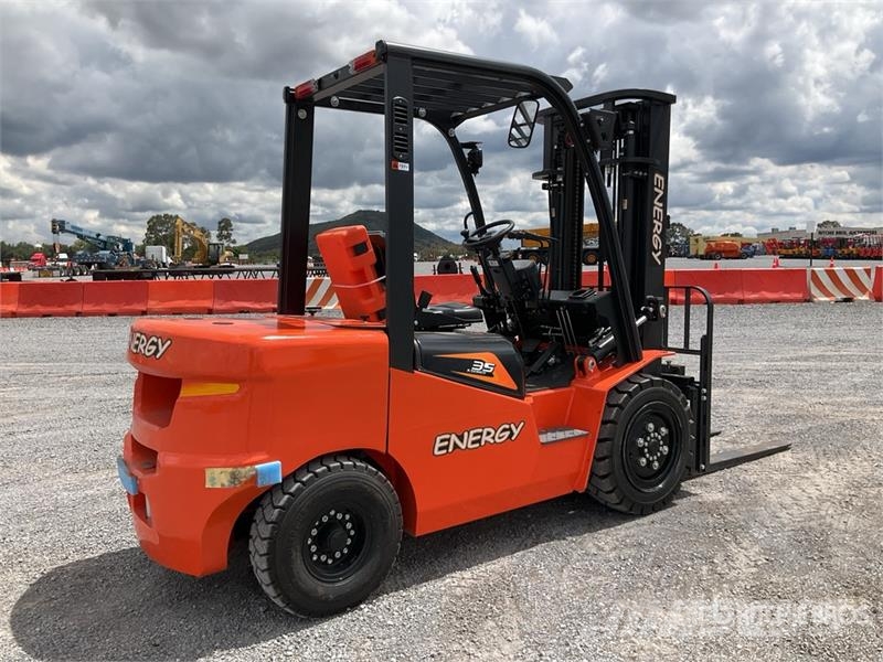  Energy CPCD35 7700 lb Pneumatic Tire Montacargas ( Targoncák-Egyéb