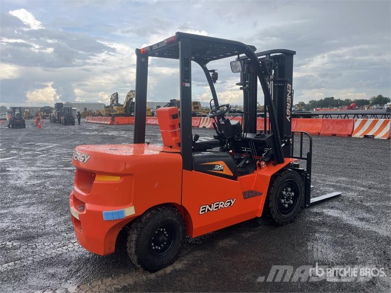  Energy CPCD35 7700 lb Pneumatic Tire Montacargas ( شاحنات ذات رافعات شوكية - أخرى