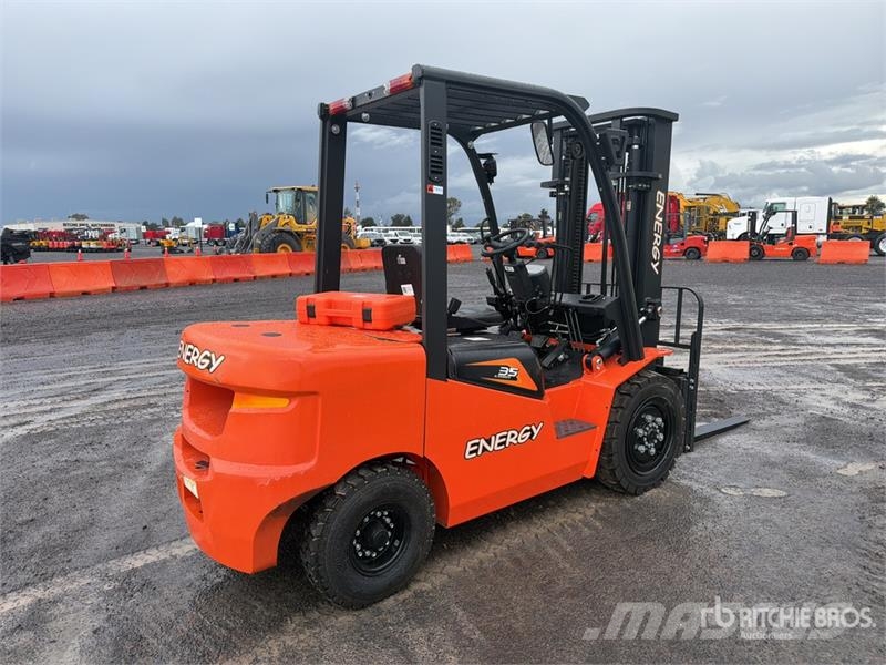  Energy CPCD35 7700 lb Pneumatic Tire Montacargas ( شاحنات ذات رافعات شوكية - أخرى