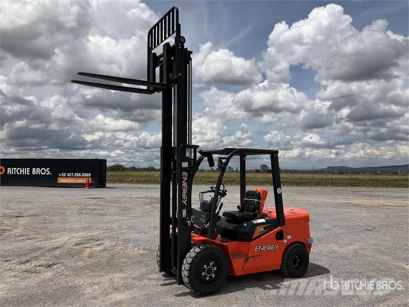  Energy CPCD35 7700 lb Pneumatic Tire Montacargas ( Targoncák-Egyéb