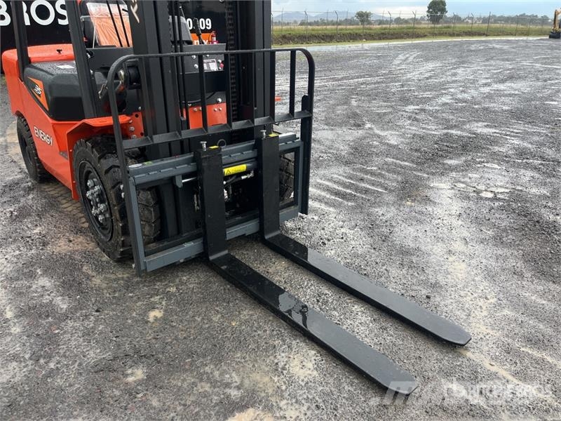  Energy CPCD35 7700 lb Pneumatic Tire Montacargas ( شاحنات ذات رافعات شوكية - أخرى