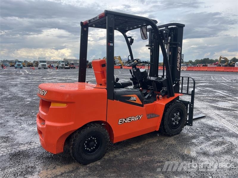  Energy CPCD35 7700 lb Pneumatic Tire Montacargas ( شاحنات ذات رافعات شوكية - أخرى