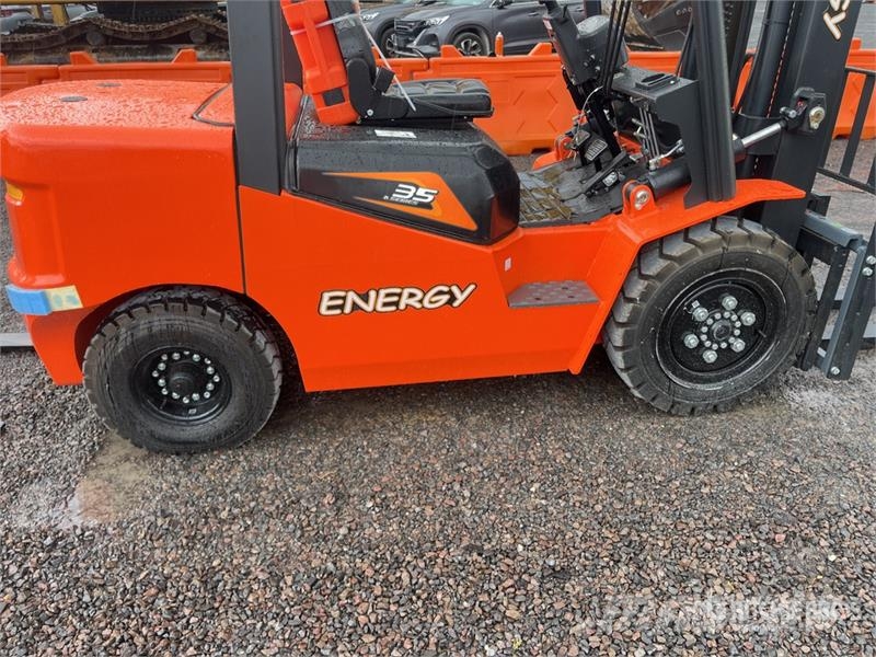  Energy CPCD35 7700 lb Pneumatic Tire Montacargas ( شاحنات ذات رافعات شوكية - أخرى