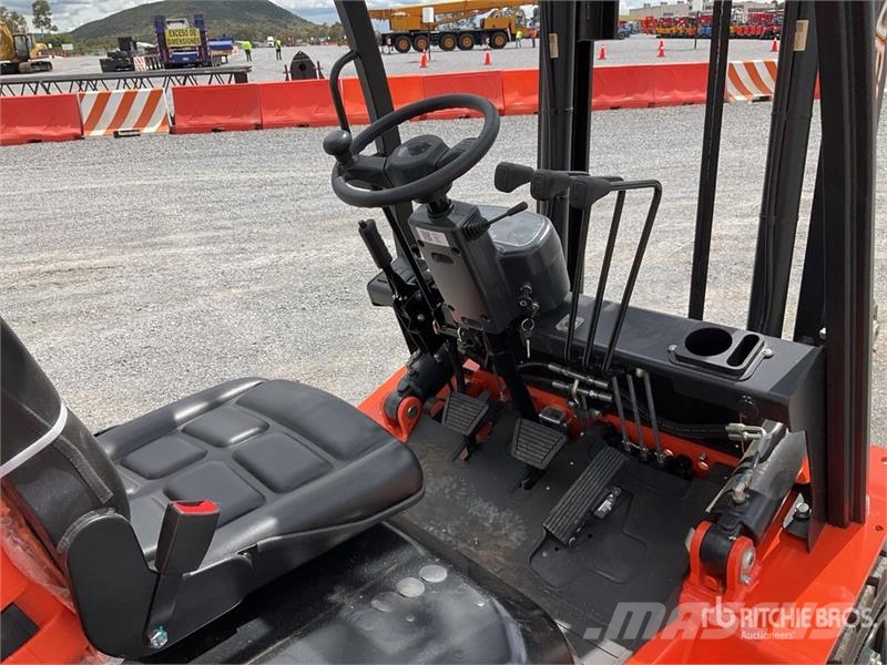  Energy CPCD35 7700 lb Pneumatic Tire Montacargas ( Targoncák-Egyéb