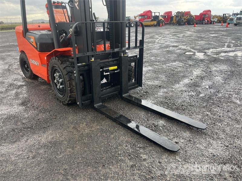  Energy CPCD35 7700 lb Pneumatic Tire Montacargas ( شاحنات ذات رافعات شوكية - أخرى
