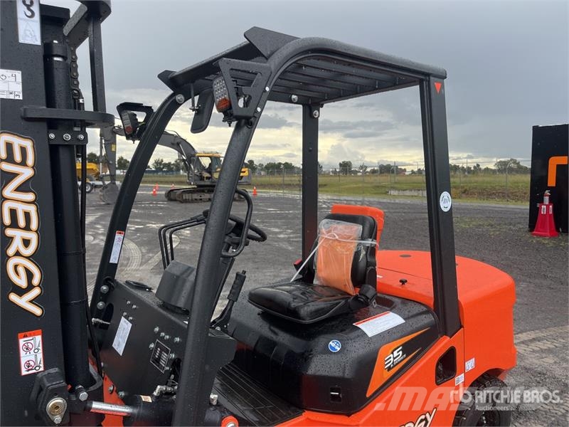  Energy CPCD35 7700 lb Pneumatic Tire Montacargas ( شاحنات ذات رافعات شوكية - أخرى