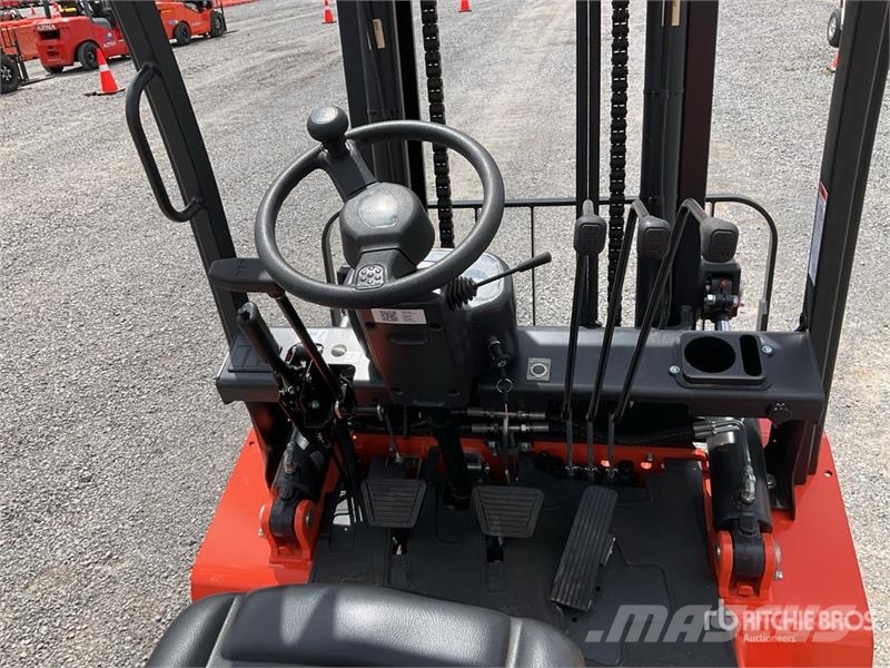  Energy CPCD35 7700 lb Pneumatic Tire Montacargas ( Targoncák-Egyéb