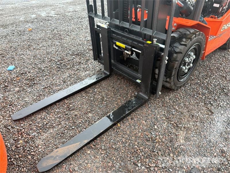  Energy CPCD35 7700 lb Pneumatic Tire Montacargas ( شاحنات ذات رافعات شوكية - أخرى