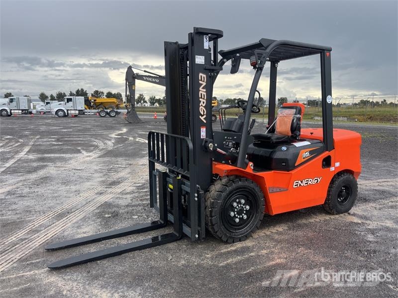  Energy CPCD35 7700 lb Pneumatic Tire Montacargas ( شاحنات ذات رافعات شوكية - أخرى