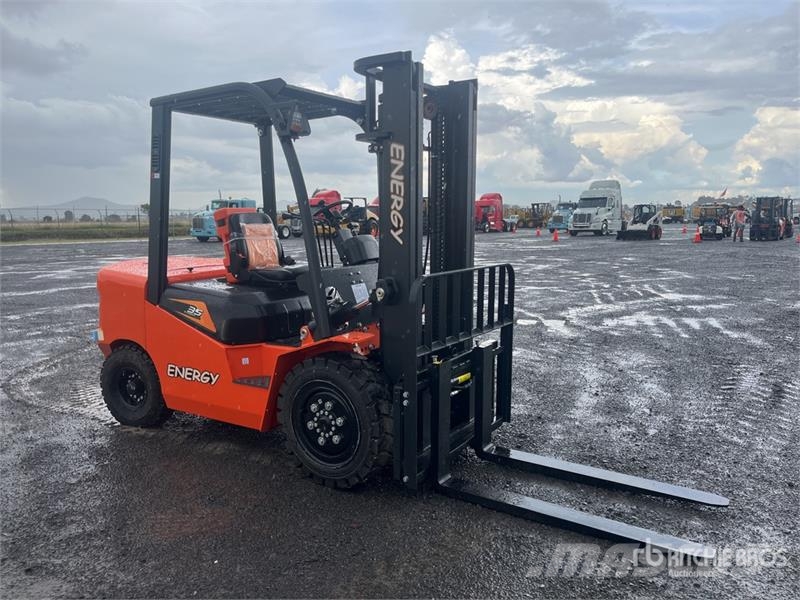  Energy CPCD35 7700 lb Pneumatic Tire Montacargas ( شاحنات ذات رافعات شوكية - أخرى