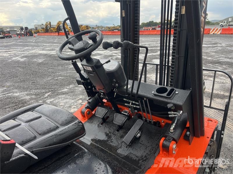  Energy CPCD35 7700 lb Pneumatic Tire Montacargas ( شاحنات ذات رافعات شوكية - أخرى