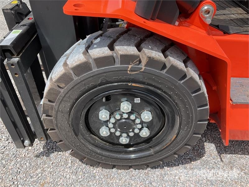  Energy CPCD35 7700 lb Pneumatic Tire Montacargas ( Targoncák-Egyéb