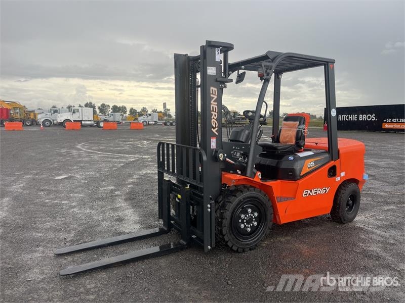  Energy CPCD35 7700 lb Pneumatic Tire Montacargas ( شاحنات ذات رافعات شوكية - أخرى