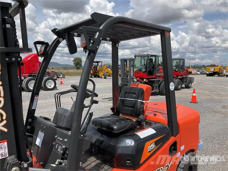  Energy CPCD35 7700 lb Pneumatic Tire Montacargas ( Targoncák-Egyéb