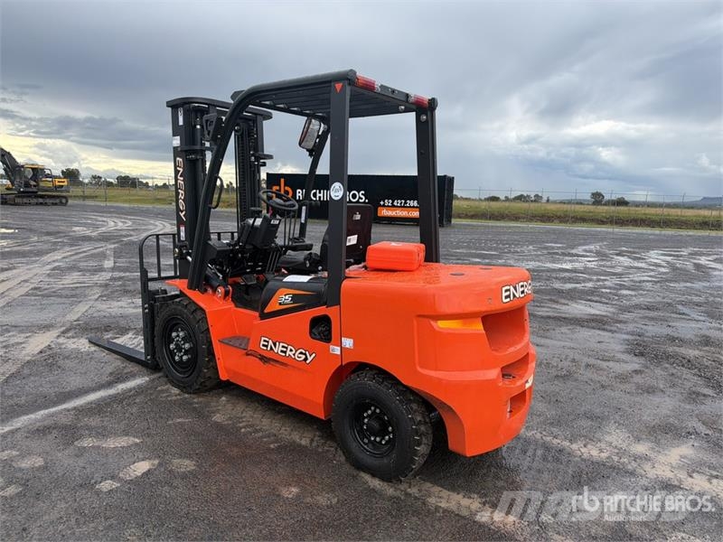  Energy CPCD35 7700 lb Pneumatic Tire Montacargas ( شاحنات ذات رافعات شوكية - أخرى