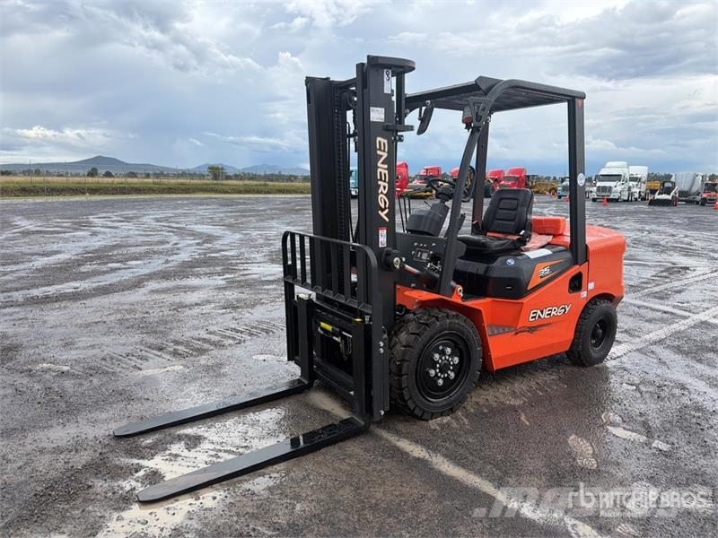  Energy CPCD35 7700 lb Pneumatic Tire Montacargas ( شاحنات ذات رافعات شوكية - أخرى