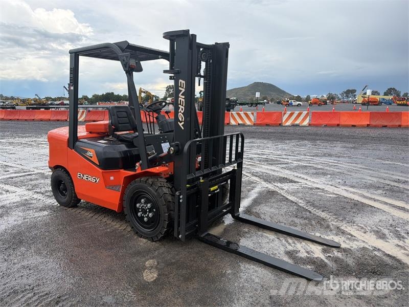  Energy CPCD35 7700 lb Pneumatic Tire Montacargas ( شاحنات ذات رافعات شوكية - أخرى