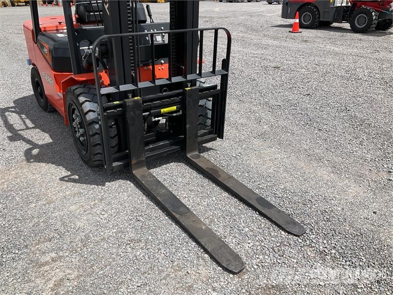  Energy CPCD35 7700 lb Pneumatic Tire Montacargas ( Targoncák-Egyéb