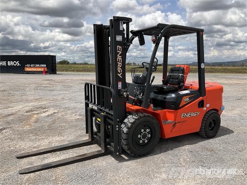  Energy CPCD35 7700 lb Pneumatic Tire Montacargas ( Targoncák-Egyéb