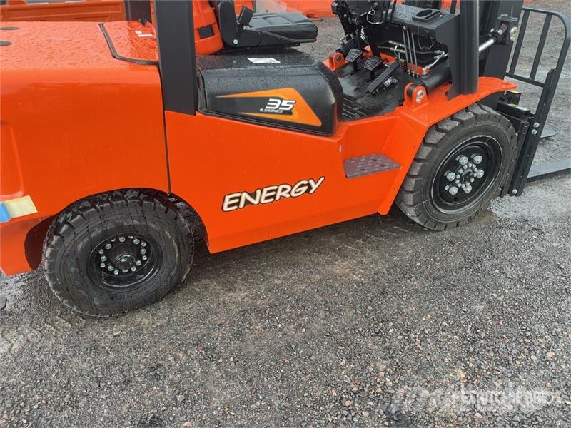  Energy CPCD35 7700 lb Pneumatic Tire Montacargas ( شاحنات ذات رافعات شوكية - أخرى