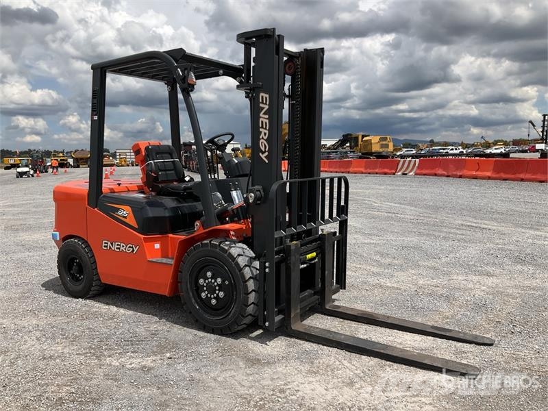  Energy CPCD35 7700 lb Pneumatic Tire Montacargas ( Targoncák-Egyéb