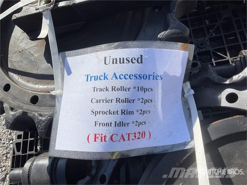  ETA-CAT320 Qty of Excavator Undercarriage (Unused) مكونات أخرى