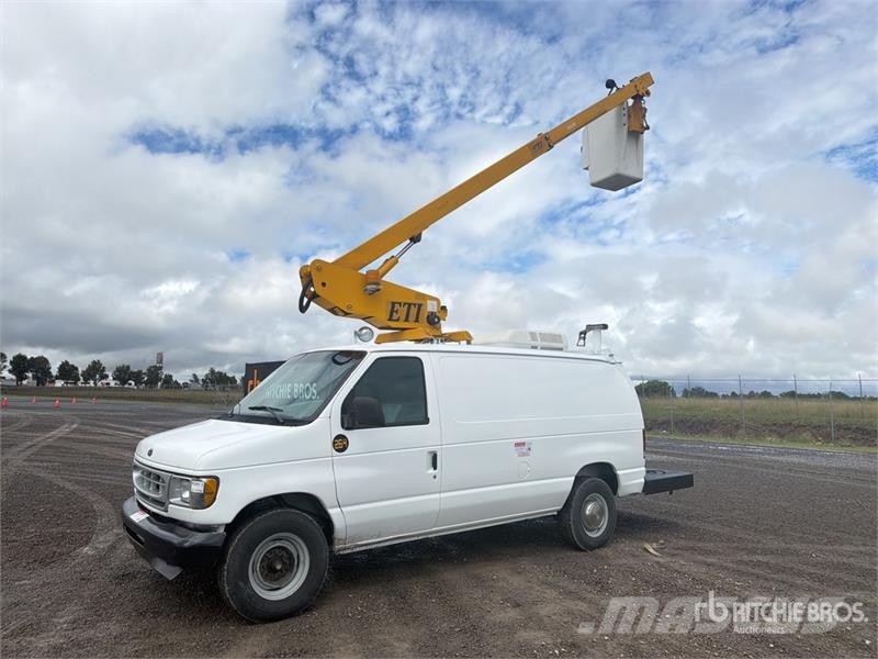Ford ETT29SNV 29 ft on Ford E350 4x2 Camioneta con Can Pacēlāji uz automašīnas bāzes