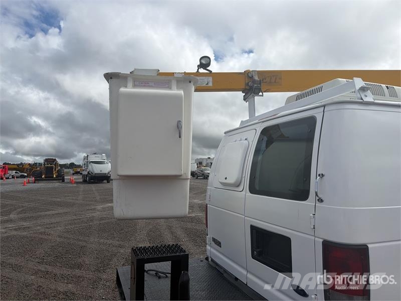 Ford ETT29SNV 29 ft on Ford E350 4x2 Camioneta con Can Pacēlāji uz automašīnas bāzes