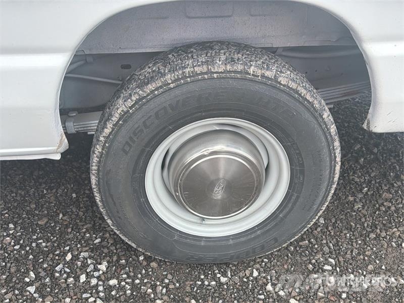 Ford ETT29SNV 29 ft on Ford E350 4x2 Camioneta con Can Pacēlāji uz automašīnas bāzes