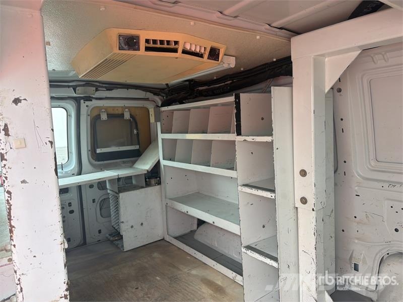 Ford ETT29SNV 29 ft on Ford E350 4x2 Camioneta con Can Pacēlāji uz automašīnas bāzes
