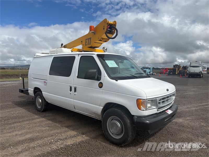 Ford ETT29SNV 29 ft on Ford E350 4x2 Camioneta con Can Pacēlāji uz automašīnas bāzes