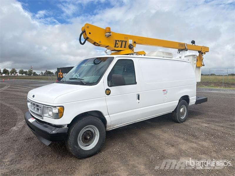 Ford ETT29SNV 29 ft on Ford E350 4x2 Camioneta con Can Pacēlāji uz automašīnas bāzes