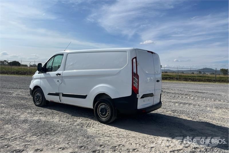 Ford Transit Camioneta con Caja Seca / Cargo Van شاحنة مقفلة