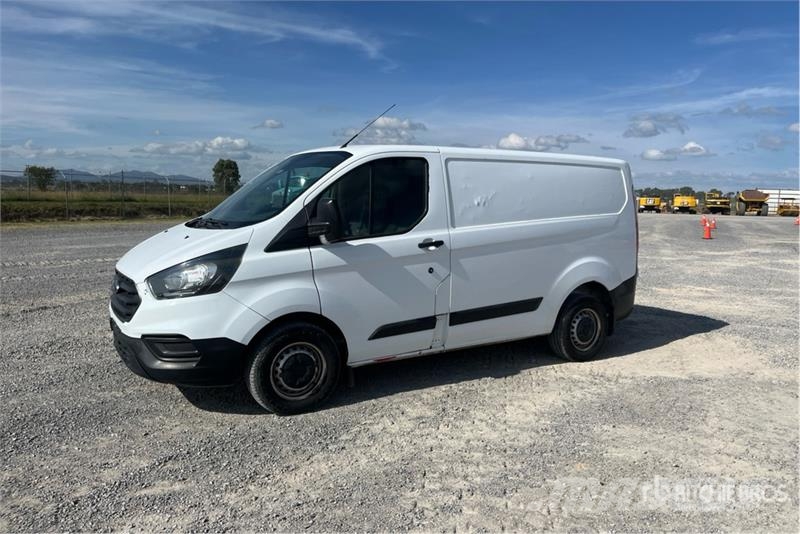 Ford Transit Camioneta con Caja Seca / Cargo Van شاحنة مقفلة