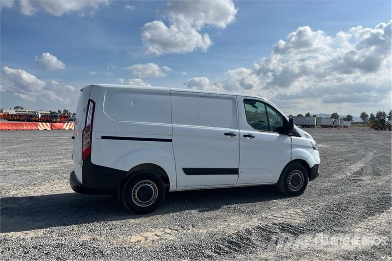 Ford Transit Camioneta con Caja Seca / Cargo Van شاحنة مقفلة