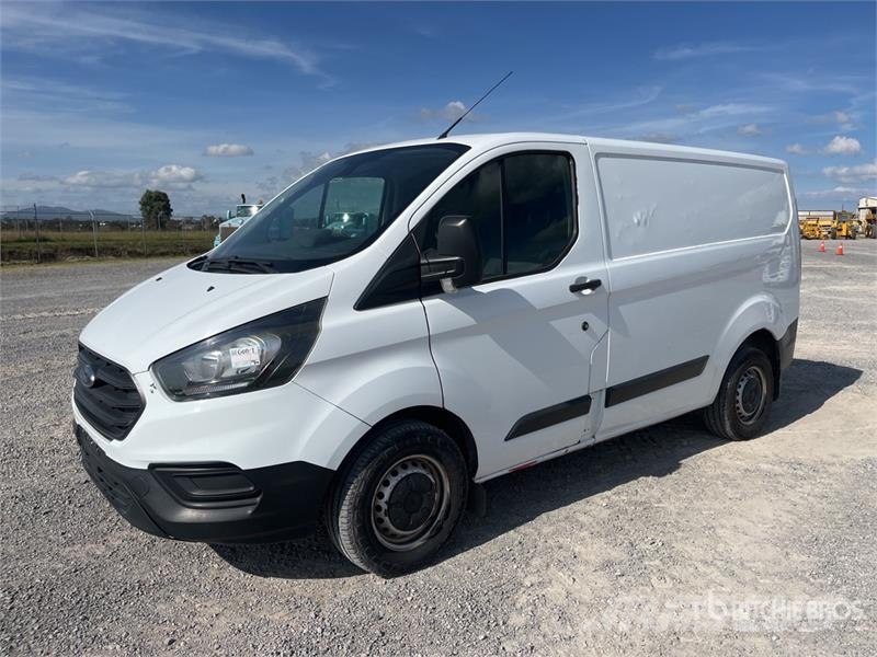 Ford Transit Camioneta con Caja Seca / Cargo Van شاحنة مقفلة