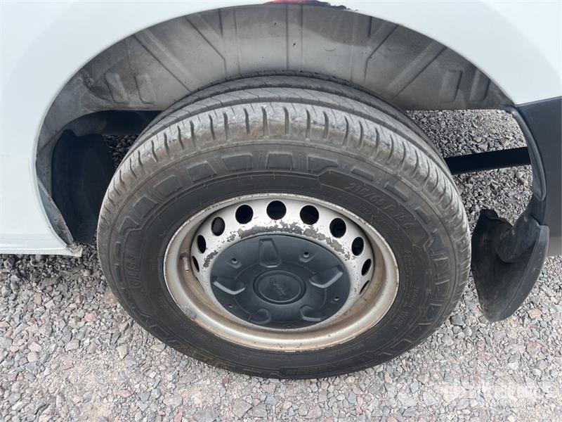 Ford Transit Camioneta con Caja Seca / Cargo Van Dostavna vozila / kombiji