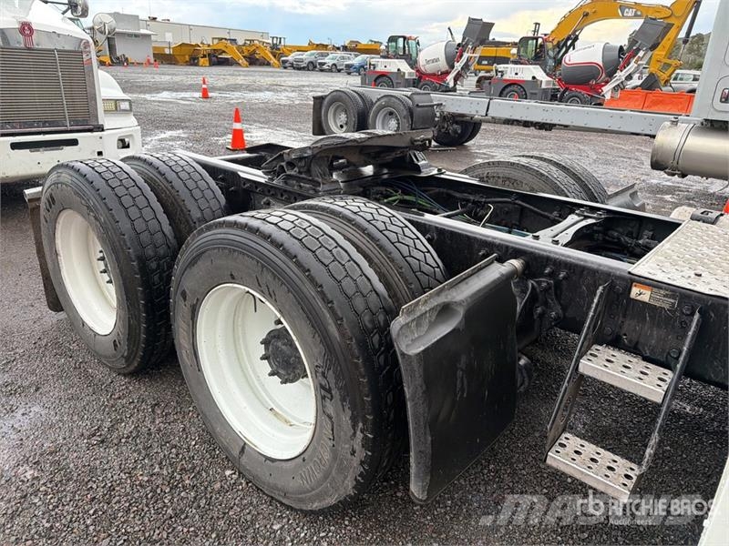 Freightliner 6x4 Tractocamion con Dormitorio / T/A Sleeper Truc Vilcēji