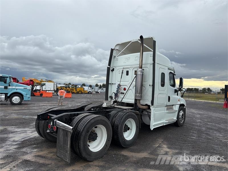 Freightliner 6x4 Tractocamion con Dormitorio / T/A Sleeper Truc Vilcēji