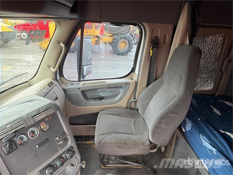 Freightliner 6x4 Tractocamion con Dormitorio / T/A Sleeper Truc Vilcēji