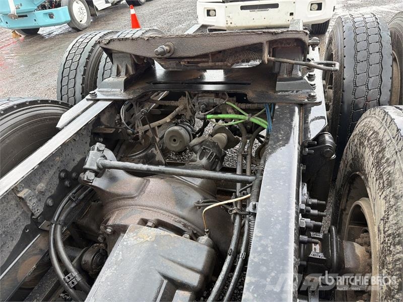 Freightliner 6x4 Tractocamion con Dormitorio / T/A Sleeper Truc Vilcēji